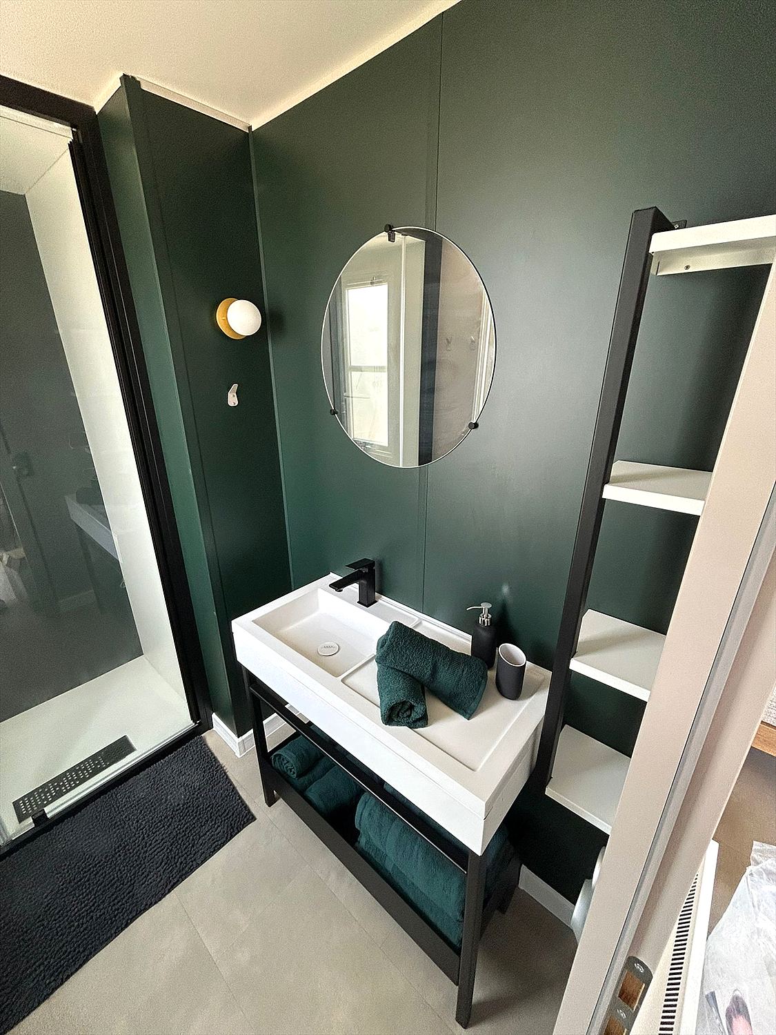 Vasque et miroir rond